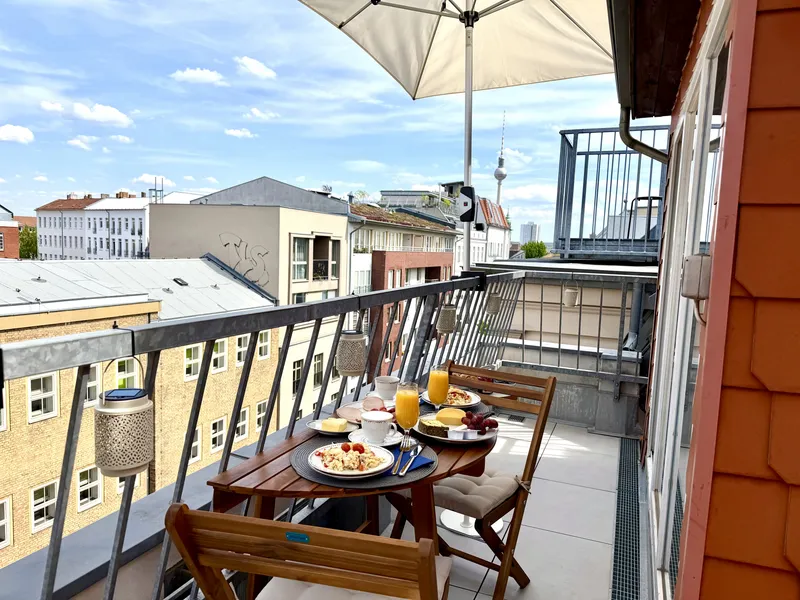 Wunderschöne Dachgeschosswohnung mit Traumblick / Beautiful top-floor with stunning views — photo 1